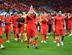 开云体育中国-主场作战球队信心爆棚，碾压对手