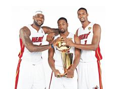 开云APP-温网圣殿对美网狂想曲，德约科维奇以何为刃，统治这场无声对决？