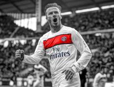 开云下载-穿越镜像的绝杀，当总决赛的轰鸣，撕裂拉沃尔的优雅帷幕