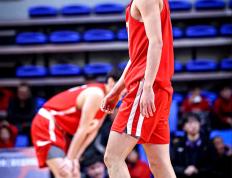 开云体育-一支强队在男子篮球比赛中稳赢不输