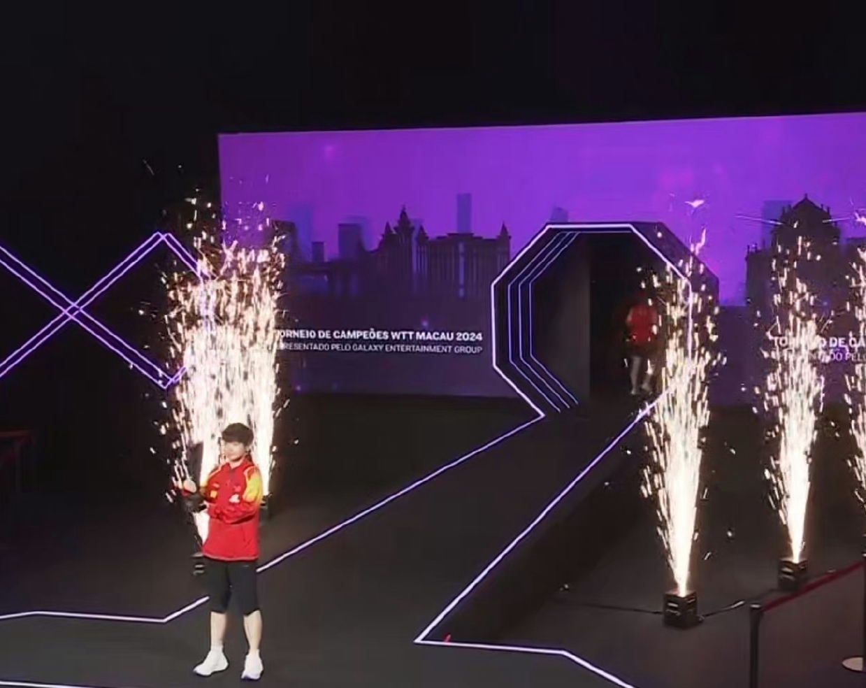 开云APP-大师级球员在赛场上展现技艺