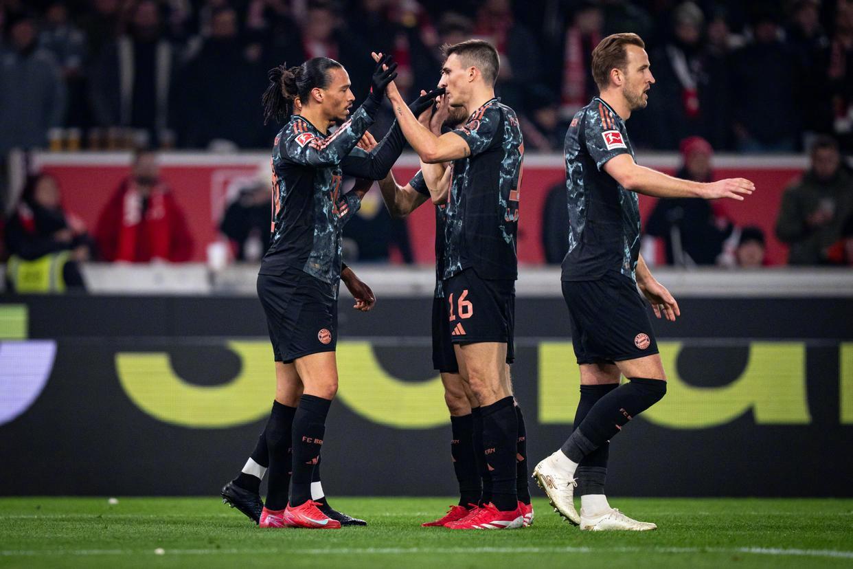 开云体育app-拜仁慕尼黑客场轻松取胜,领跑积分榜的简单介绍