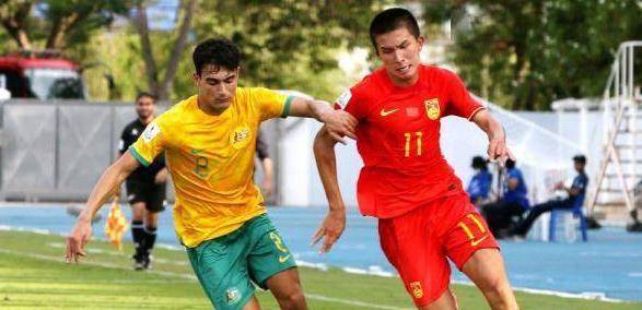 开云官方app入口-红极一时球员崭露头角，斩获赛场赞誉