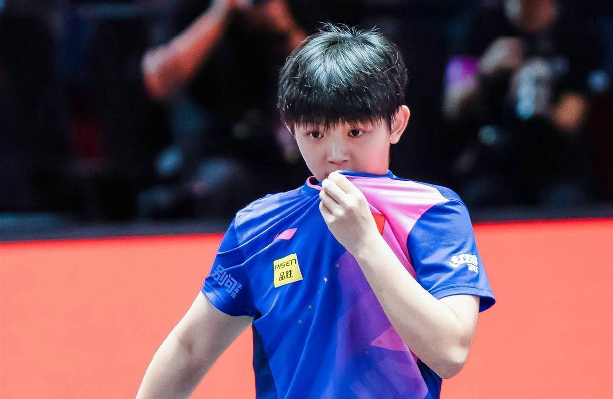 开云官方app入口-红极一时球员崭露头角，斩获赛场赞誉