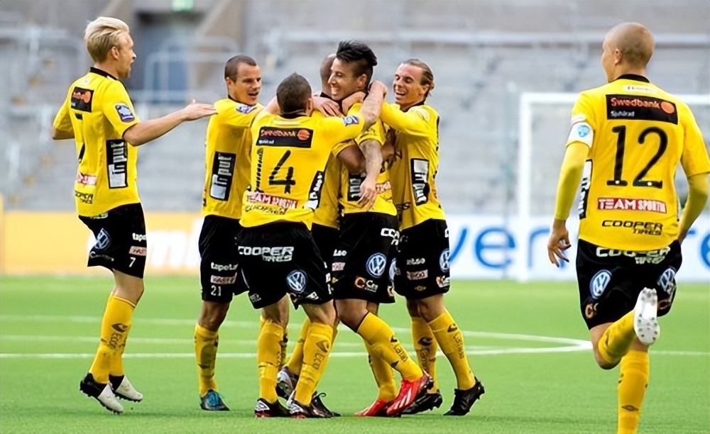 开云体育-埃比多夫斯勇夺三分，保持联赛稳定表现