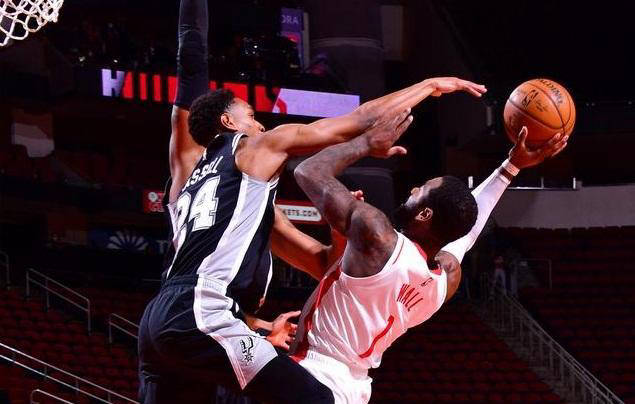 开云下载-火箭队战胜国王,沃尔取得三双表现