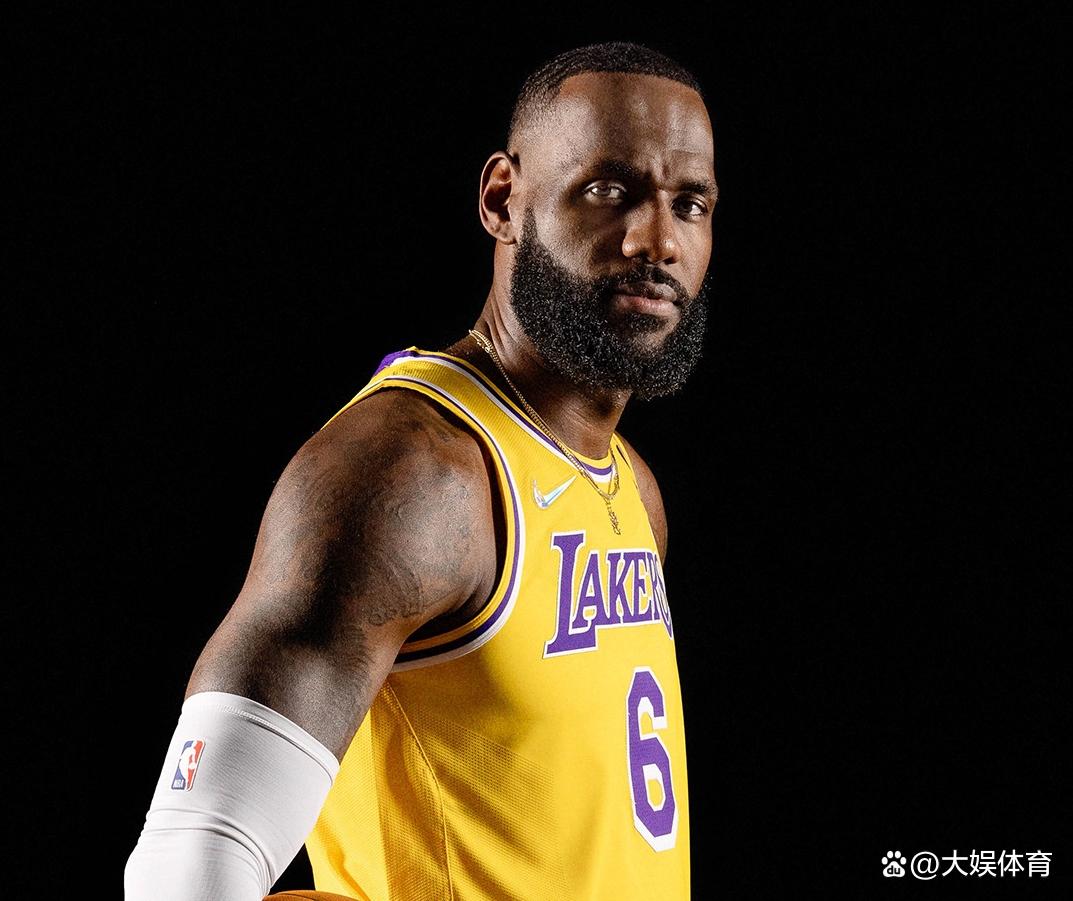 开云体育-NBA湖人主帅：詹姆斯再也不是首发球员