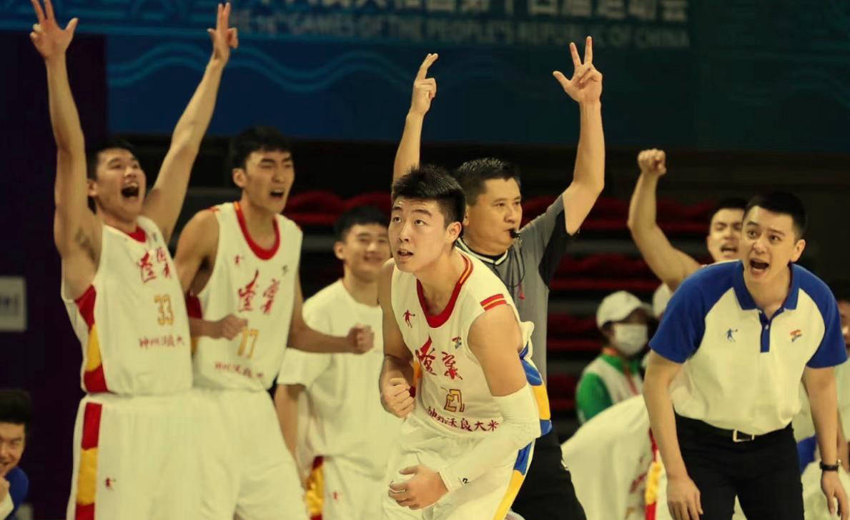 开云体育下载-篮球锦标赛冠军争夺激烈，球员表现抢眼