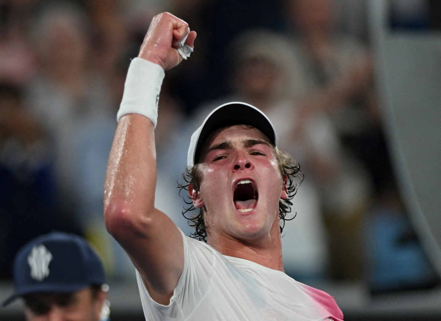 开云体育官方网站-厄瓜多尔选手奋力冲刺，追求胜利