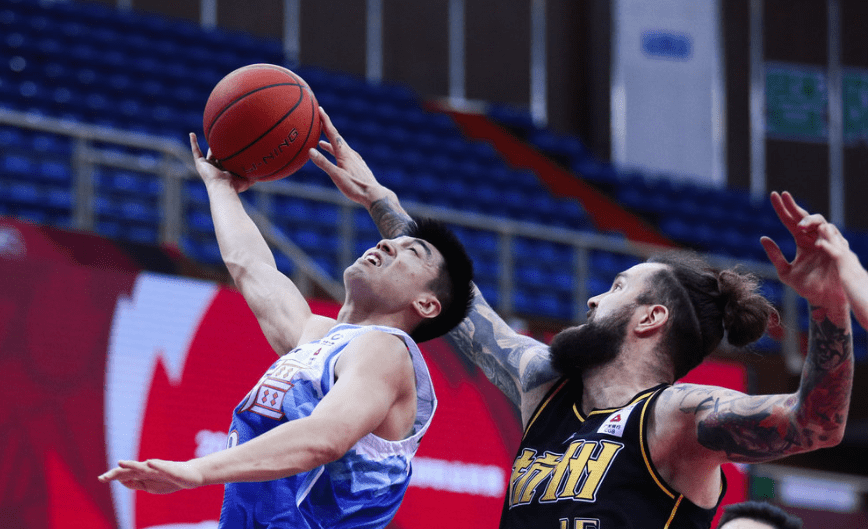 开云官方app入口-紧急变阵:球队战术调整,新布局带来新希望吗