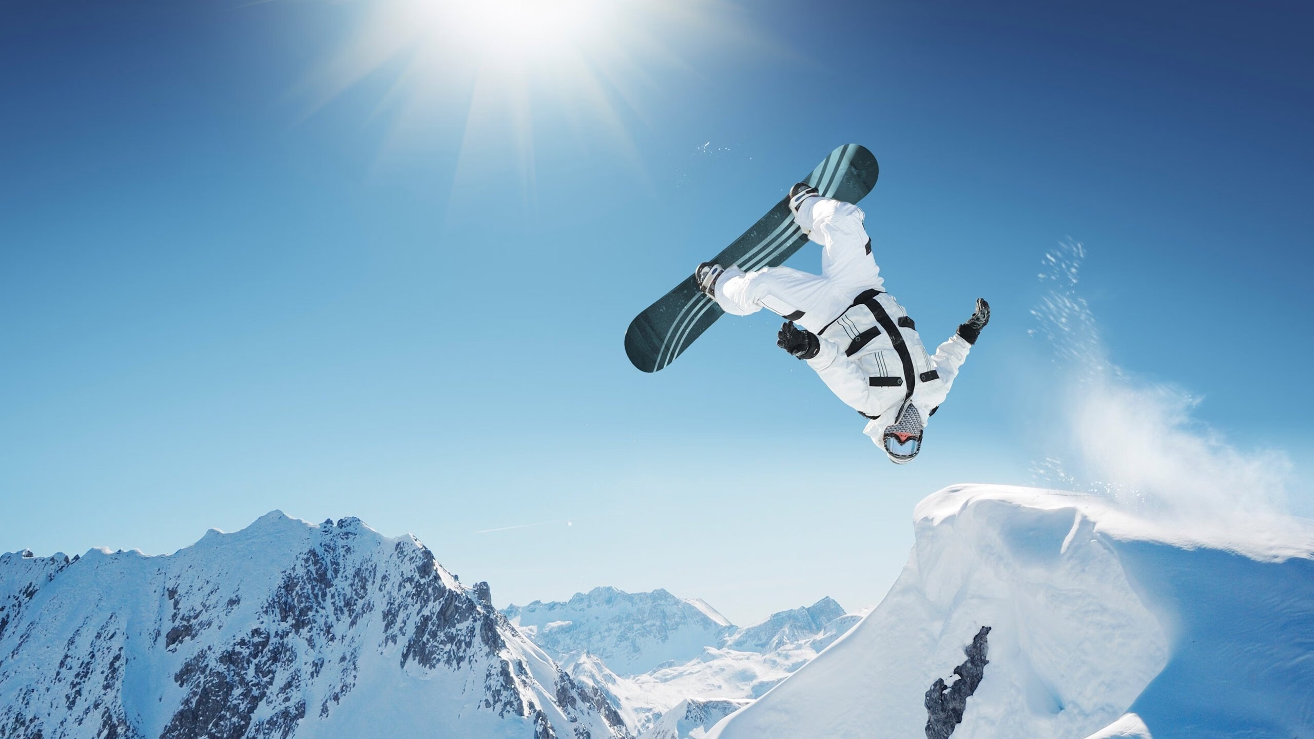 开云体育入口-从冰点到沸点，克莱·汤普森用一记迟到的三分，完成自我救赎