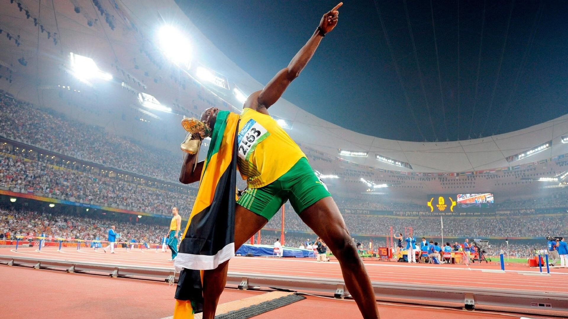 开云体育平台APP-引擎轰鸣与终场哨，当F1赛道吞噬篮球圣殿