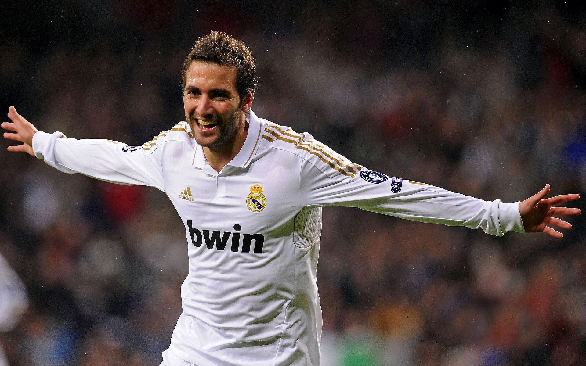 开云体育平台APP-红鬃烈马与钢铁巨兽的角斗场，阿隆索于混战中加冕